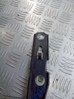 Петля капота правая Audi A4, 2003 г.