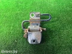 Петля двери передней правой Volkswagen Passat, 1998 г.