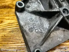 Кронштейн компрессора кондиционера Audi A4, 1999 г.