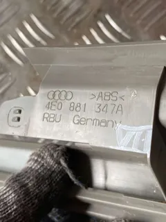 Пластик салазок сиденья Audi A8, 2005 г.