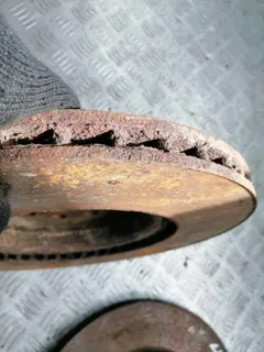 Диск тормозной передний Volkswagen Passat, 2010 г.