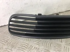 Заглушка (решетка) в бампер передний Volkswagen Passat, 2003 г.
