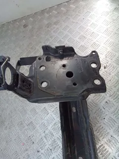 Усилитель бампера переднего Volkswagen Touareg, 2008 г.