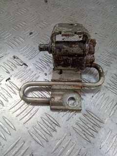 Петля двери передней левой Volkswagen Passat, 2001 г.