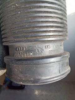 Патрубок воздушного фильтра Audi A4, 2002 г.