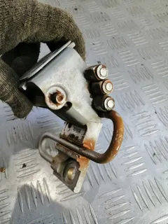 Петля двери передней левой Audi A4, 2002 г.
