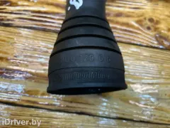 Патрубок воздушного фильтра Volkswagen Passat, 2001 г.