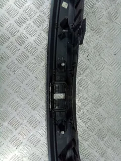 Накладка внутренняя на заднюю панель кузова Audi A4, 2003 г.
