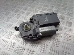 Моторчик стеклоподъемника передний правый Audi A4, 2003 г.