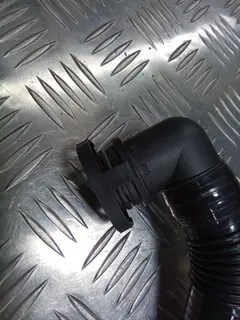 Патрубок воздушного фильтра Volkswagen Passat, 2004 г.