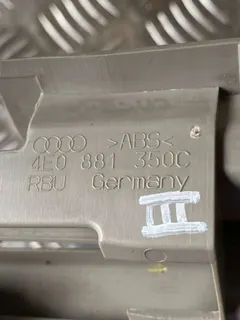 Пластик салазок сиденья Audi A8, 2005 г.