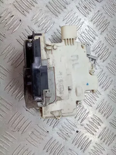 Замок двери передней левой Audi A4, 2006 г.