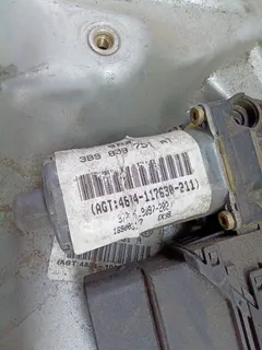 Стеклоподъемник электрический задний левый Volkswagen Passat, 1999 г.