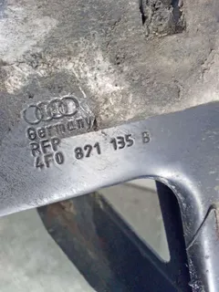 Кронштейн крепления крыла переднего левого Audi A6 allroad, 2007 г.