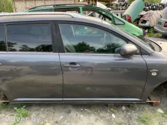 Петля двери передней правой Toyota Avensis, 2005 г.