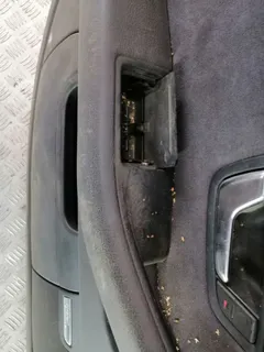 Обшивка двери задней левой (дверная карта) Audi A8, 2005 г.