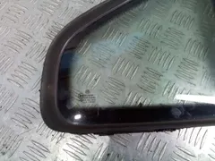 Стекло кузовное боковое правое Volkswagen Passat, 2002 г.