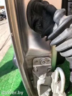 Петля двери передней правой Volkswagen Golf, 2000 г.
