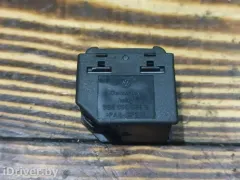 Кнопка стеклоподъемника Volkswagen Passat, 2001 г.