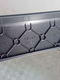 Пластик салазок сиденья Volkswagen Passat, 2004 г.
