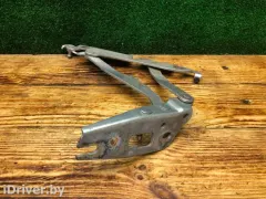 Петля крышки багажника Audi A6, 2005 г.