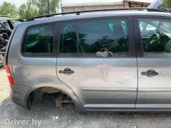 Уплотнитель двери задней правой Volkswagen Touran, 2005 г.