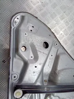 Стеклоподъемник задний левый Volkswagen Passat, 2001 г.