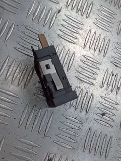 Кнопка подогрева сидений Volkswagen Passat, 1999 г.
