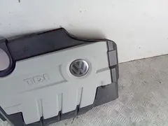 Декоративная крышка двигателя Volkswagen Passat CC, 2010 г.
