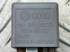 Блок реле Audi A4, 2000 г.