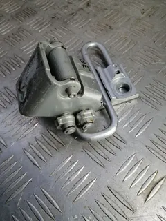 Петля двери задней правой Volkswagen Passat, 2007 г.