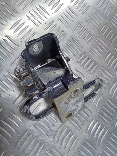 Петля двери передней левой Audi A6 allroad, 2004 г.