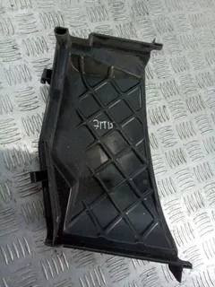 Крышка корпуса салонного фильтра Audi A4, 2003 г.