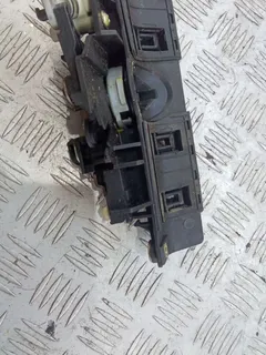 Замок багажника Audi A6, 2004 г.