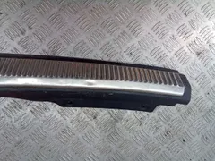 Накладка внутренняя на заднюю панель кузова Audi A4, 2003 г.