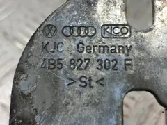 Петля крышки багажника Audi A6, 2001 г.