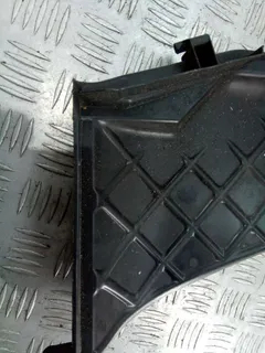 Крышка корпуса салонного фильтра Audi A4, 2003 г.