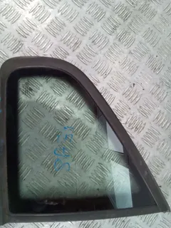Стекло кузовное боковое правое Volkswagen Passat, 2002 г.