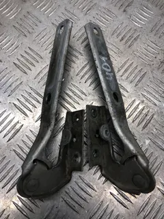Петля капота Audi A4, 2000 г.