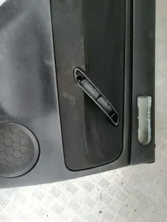 Обшивка двери задней левой (дверная карта) Volkswagen Passat, 2003 г.