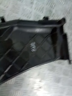 Крышка корпуса салонного фильтра Audi A4, 2003 г.