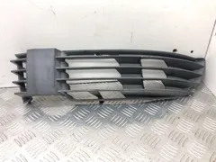 Заглушка (решетка) в бампер передний Volkswagen Passat, 2001 г.