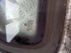 Стекло кузовное боковое правое Volkswagen Passat, 1999 г.