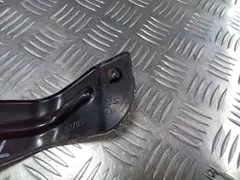 Кронштейн крепления крыла переднего правого Volkswagen Passat, 2001 г.
