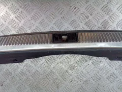 Накладка внутренняя на заднюю панель кузова Audi A4, 2003 г.