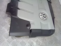 Декоративная крышка двигателя Volkswagen Passat CC, 2010 г.