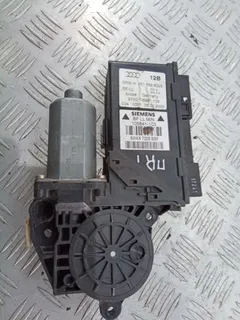 Моторчик стеклоподъемника передний правый Audi A4, 2003 г.