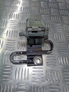 Петля двери передней левой Audi A6 allroad, 2004 г.