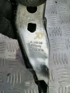 Петля капота правая Audi S6, 2001 г.