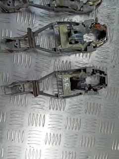 Скелет ручки наружной передней левой Volkswagen Passat, 1999 г.